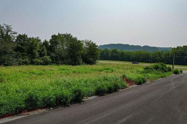 11 The Meadows, Unit 11 Riceville, TN 37370 - Photo 14 of 63 20230726134505900161000000-o