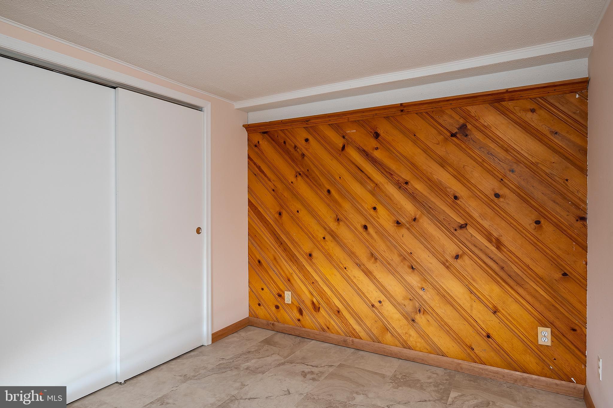 102 Westowne Road Baltimore, MD 21229 - Photo 20 of 31 Lower level Den or possible 4th Bedroom