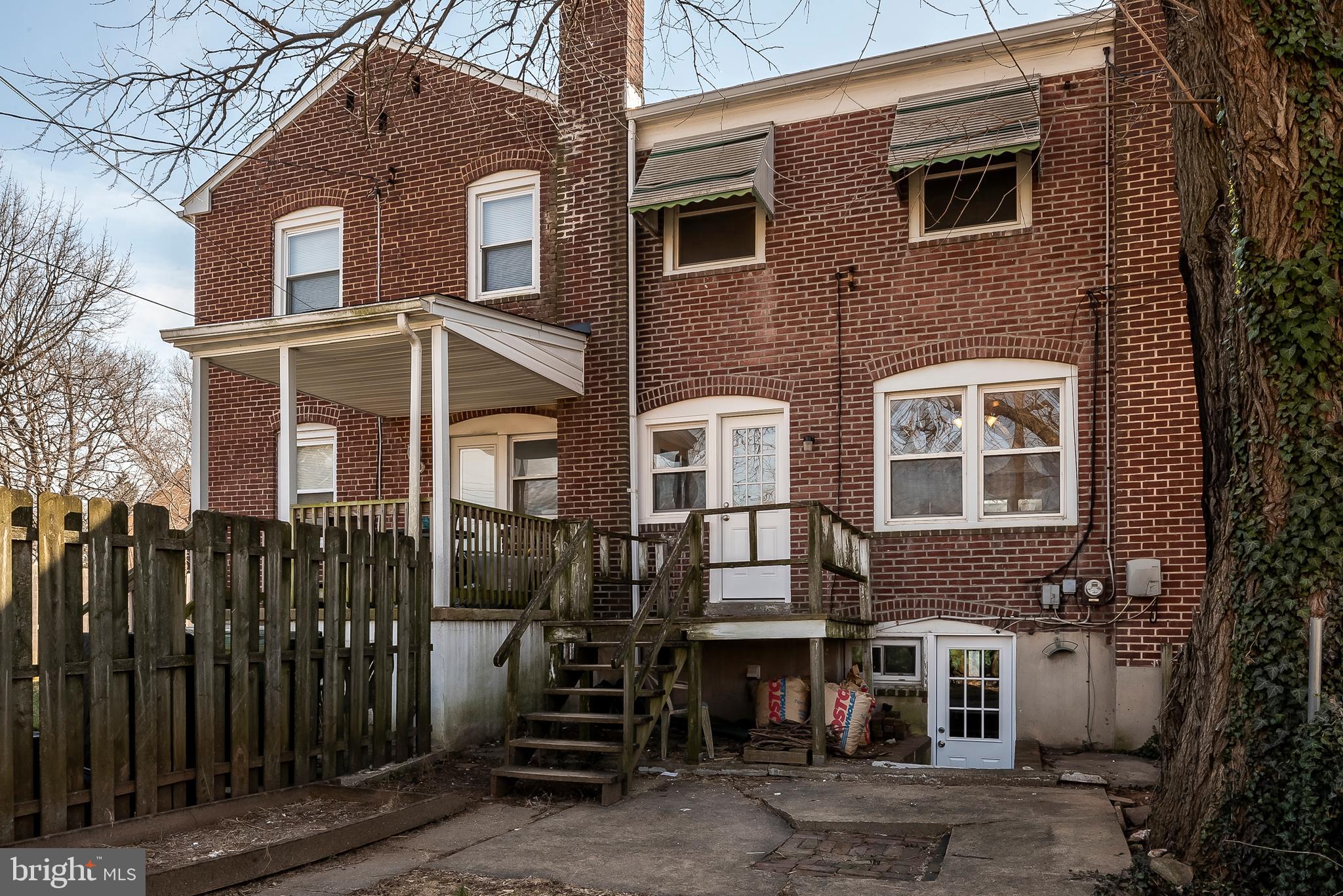 102 Westowne Road Baltimore, MD 21229 - Photo 28 of 31 Large fenced rear yard
