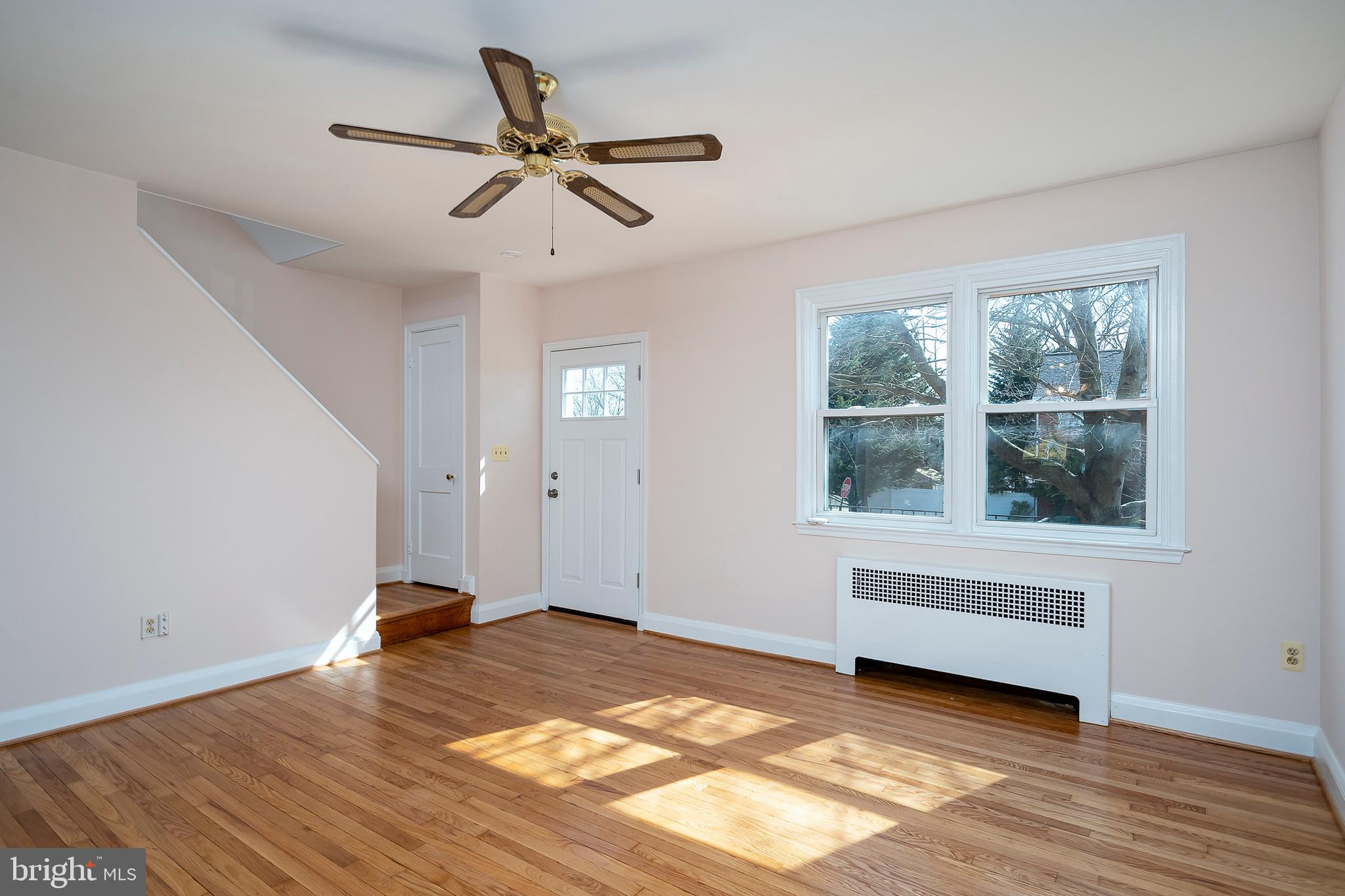 102 Westowne Road Baltimore, MD 21229 - Photo 4 of 31 The Living Room is roomy and inviting