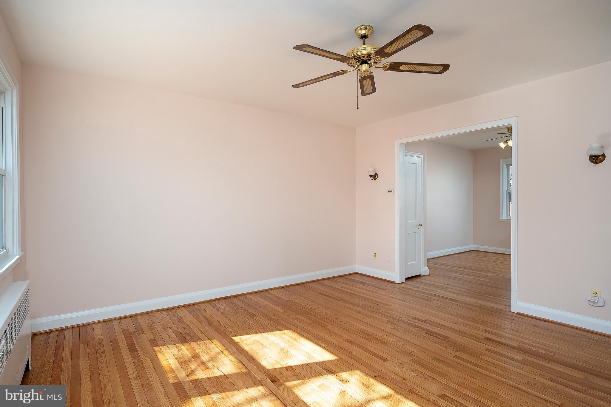 102 Westowne Road Baltimore, MD 21229 - Photo 6 of 31 Living Room (alt view)