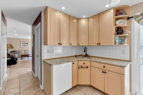 $725,000 | 17 Devon Drive, Manalapan, NJ 07726