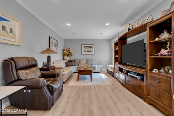 $725,000 | 17 Devon Drive, Manalapan, NJ 07726