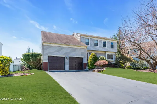 $725,000 | 17 Devon Drive, Manalapan, NJ 07726