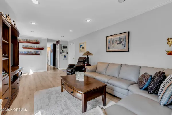 $725,000 | 17 Devon Drive, Manalapan, NJ 07726