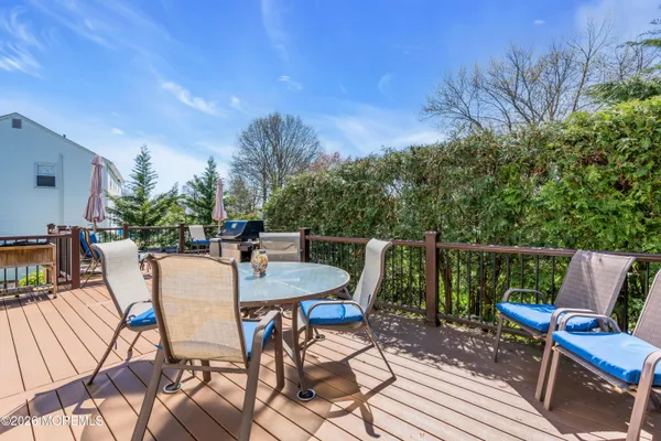 $725,000 | 17 Devon Drive, Manalapan, NJ 07726