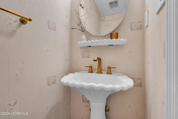 $725,000 | 17 Devon Drive, Manalapan, NJ 07726