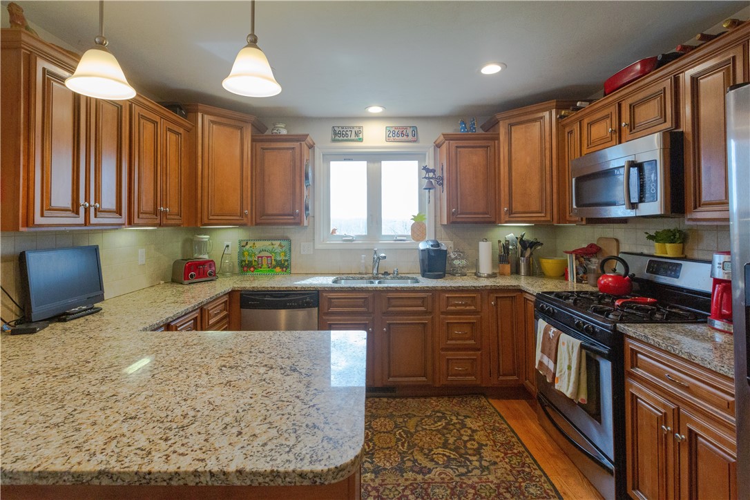 41 Silver Cup Circle, Unit 41 West Warwick, RI 02893 - Photo 15 of 32