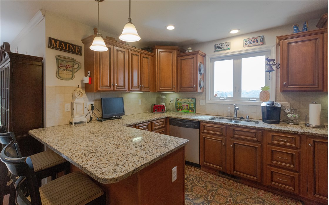 41 Silver Cup Circle, Unit 41 West Warwick, RI 02893 - Photo 16 of 32