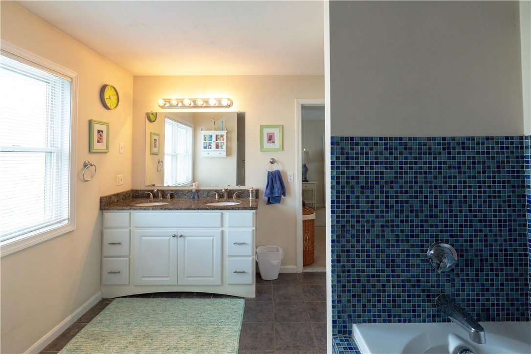 41 Silver Cup Circle, Unit 41 West Warwick, RI 02893 - Photo 30 of 32