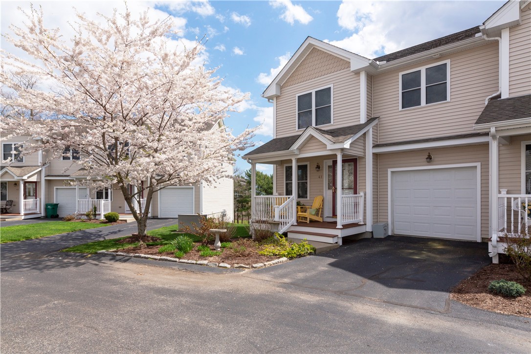 41 Silver Cup Circle, Unit 41 West Warwick, RI 02893 - Photo 4 of 32