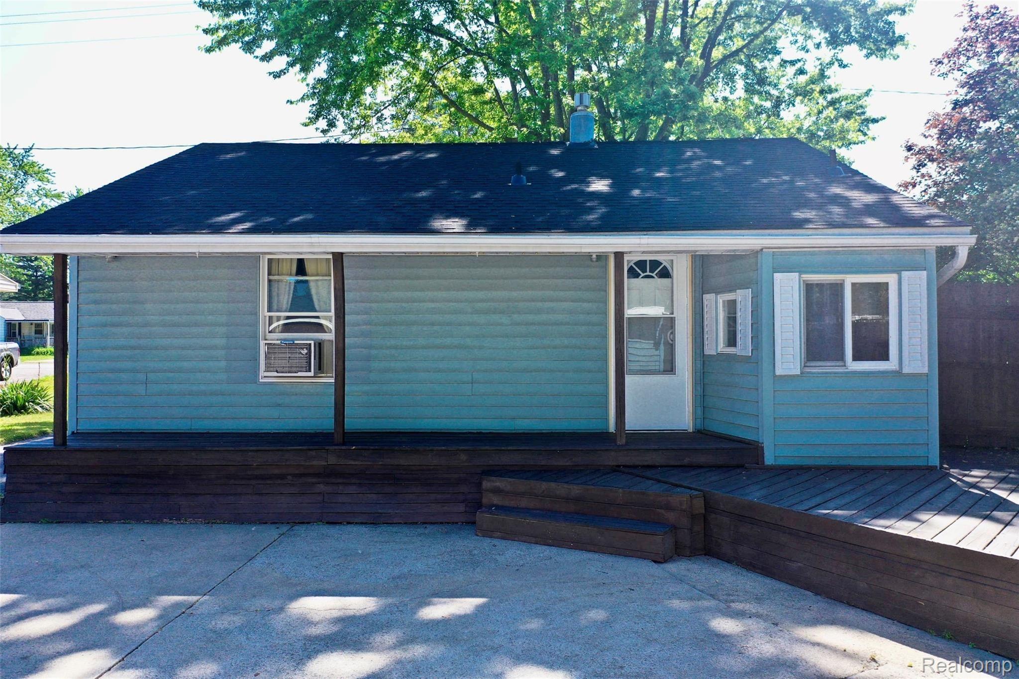 1484 Belsay Road Burton, MI 48509 - Photo 33 of 44 0DA22A32-7597-4FFC-8A11-C3BBAE410D4C_1_201_a.jpeg