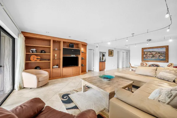 $84,900 | 22 Westgate Lane, Unit E, Boynton Beach, FL 33436