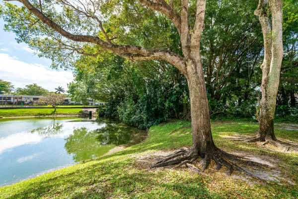 $84,900 | 22 Westgate Lane, Unit E, Boynton Beach, FL 33436