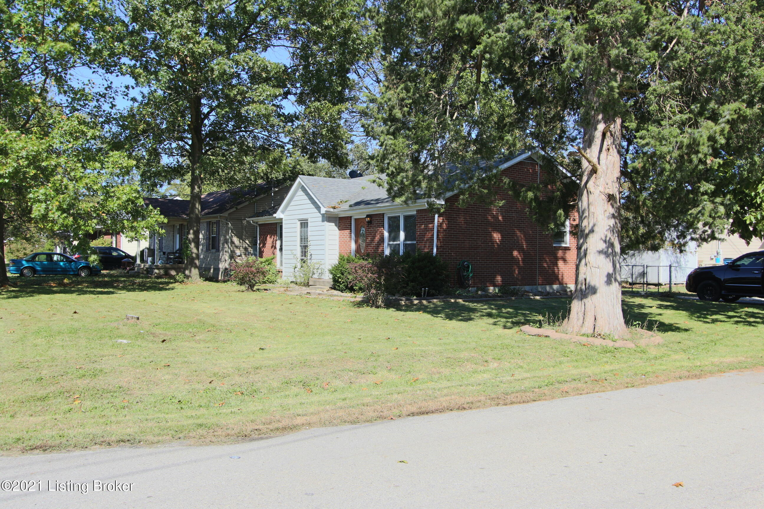 436 West Blue Lick Road Shepherdsville, KY 40165 - Photo 3 of 29 IMG_7866