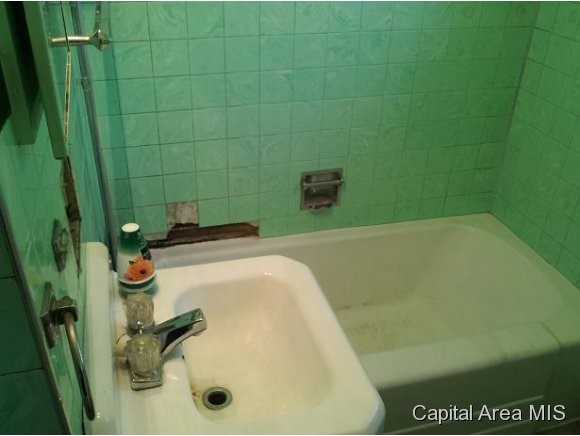 2267 Yale Boulevard Springfield, IL 62703 - Photo 11 of 16