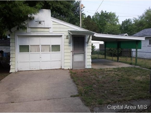 2267 Yale Boulevard Springfield, IL 62703 - Photo 9 of 16