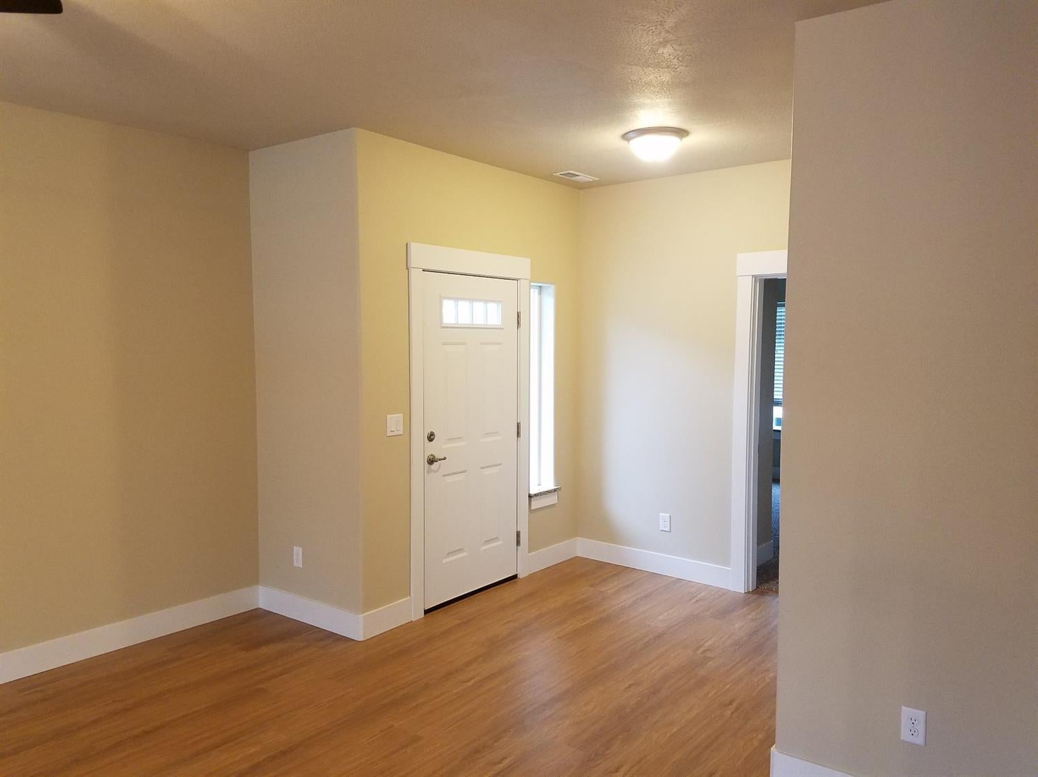 387 Live Oak Loop Central Point, OR 97502 - Photo 5 of 17 Additional Photo