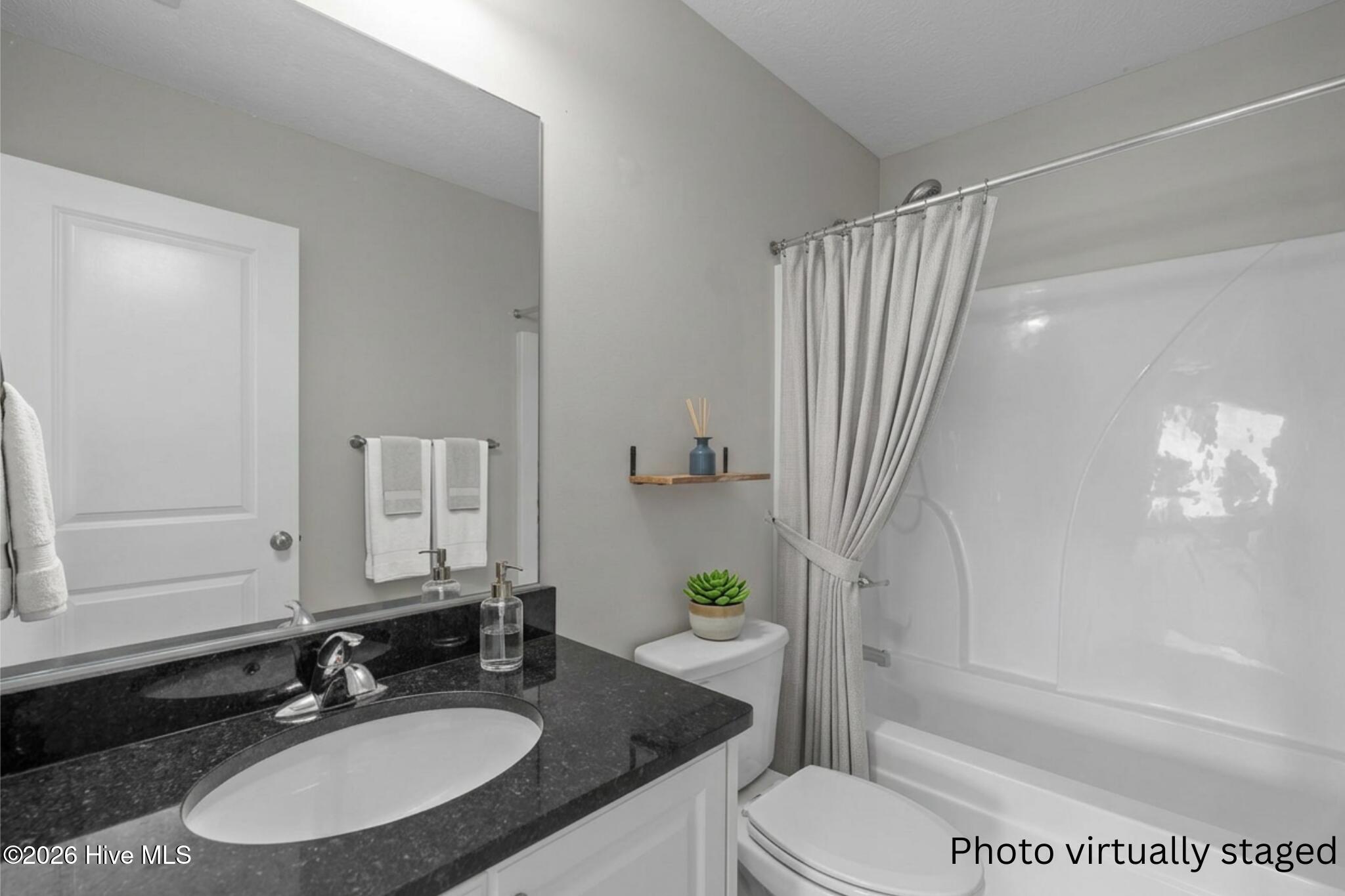 659 Aberdeen Circle Grovetown, GA 30813 - Photo 28 of 36 Upstairs guest bathroom