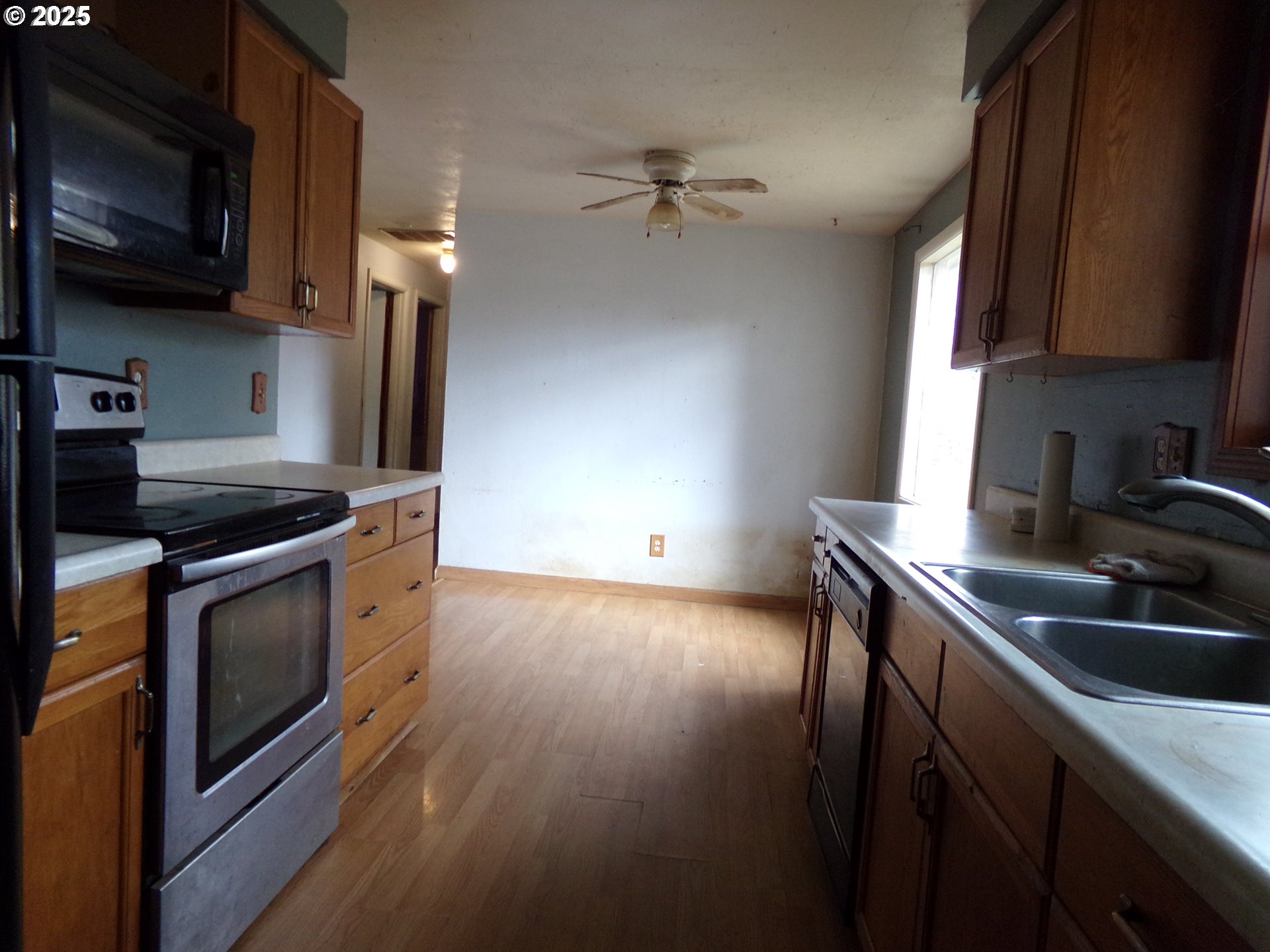 297 Arlene Avenue Southeast Salem, OR 97302 - Photo 6 of 16 a kitchen with granite countertop a sink and a stove top oven