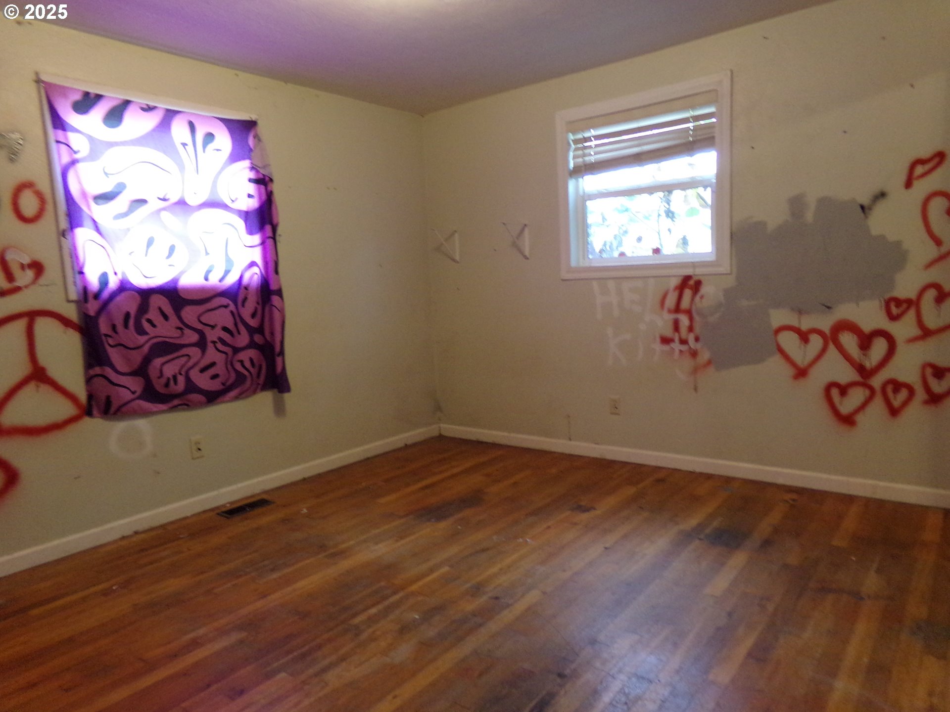 297 Arlene Avenue Southeast Salem, OR 97302 - Photo 8 of 16 a view of a room with wooden floor and window