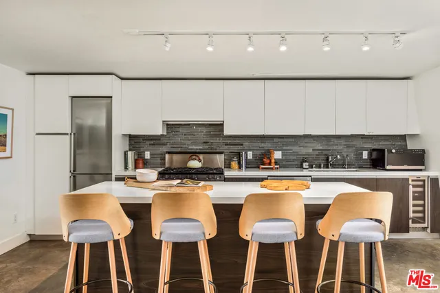 $1,425,000 | 615 Hampton Drive, Unit A102, Venice, CA 90291