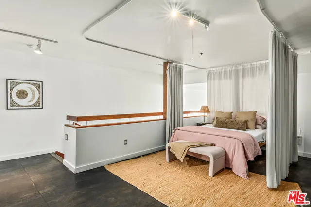 $1,425,000 | 615 Hampton Drive, Unit A102, Venice, CA 90291