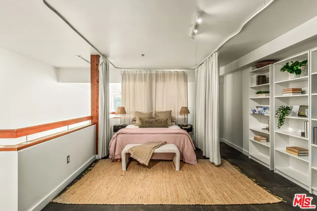 $1,425,000 | 615 Hampton Drive, Unit A102, Venice, CA 90291