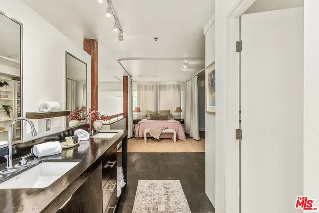 $1,425,000 | 615 Hampton Drive, Unit A102, Venice, CA 90291