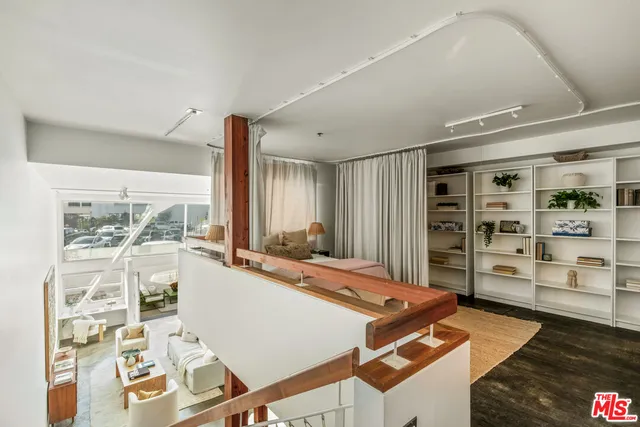 $1,425,000 | 615 Hampton Drive, Unit A102, Venice, CA 90291