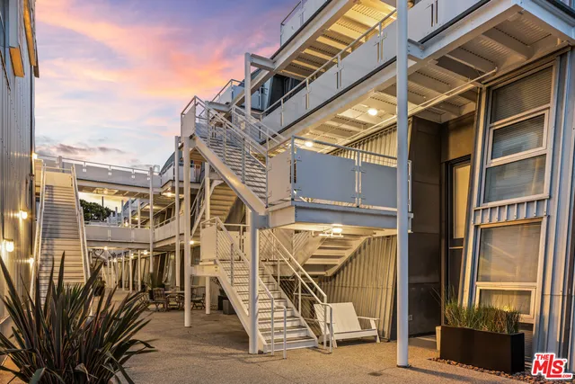 $1,425,000 | 615 Hampton Drive, Unit A102, Venice, CA 90291