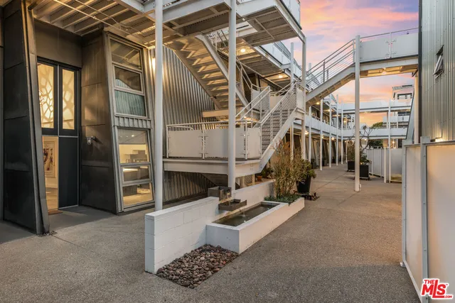 $1,425,000 | 615 Hampton Drive, Unit A102, Venice, CA 90291