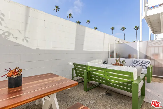 $1,425,000 | 615 Hampton Drive, Unit A102, Venice, CA 90291