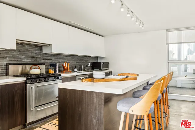 $1,425,000 | 615 Hampton Drive, Unit A102, Venice, CA 90291