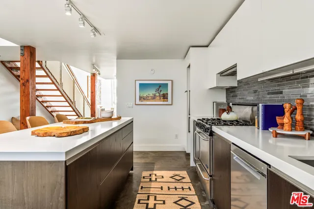 $1,425,000 | 615 Hampton Drive, Unit A102, Venice, CA 90291