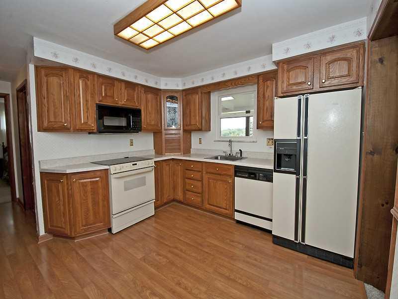 331 Rockfield Road Pittsburgh, PA 15243 - Photo 4 of 12 Kitchen. quality raised panel updated cabinets,neutral decor,eat in area. pergo floors.