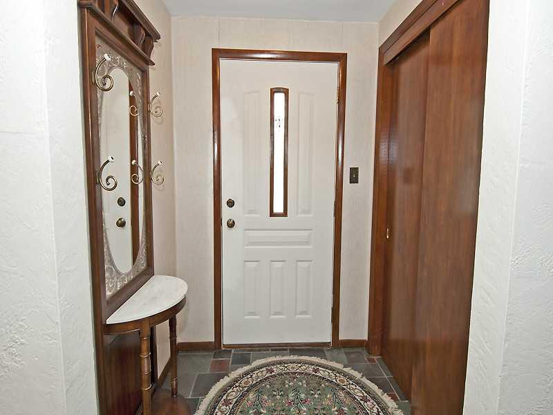 331 Rockfield Road Pittsburgh, PA 15243 - Photo 9 of 12 Entry/Foyer. newer insulated front door, large closet