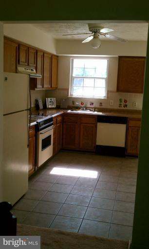 207 Choptank Road Stafford, VA 22556 - Photo 5 of 14 Kitchen 2