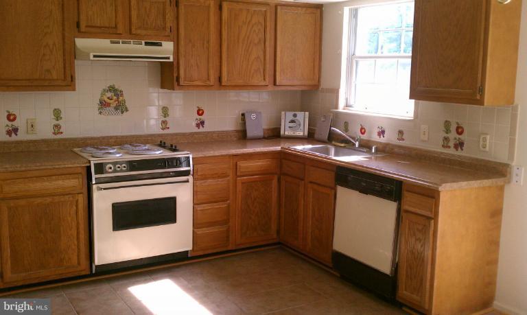 207 Choptank Road Stafford, VA 22556 - Photo 8 of 14 Kitchen
