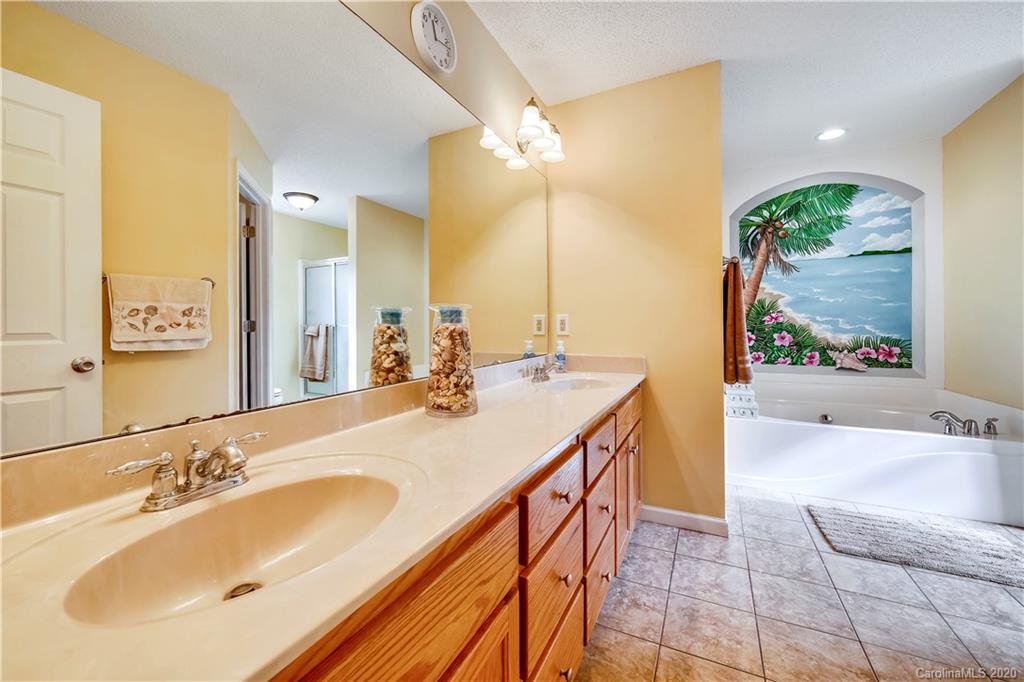 346 Nora Ridge Catawba, SC 29704 - Photo 13 of 29 a bathroom with a tub sink and mirror