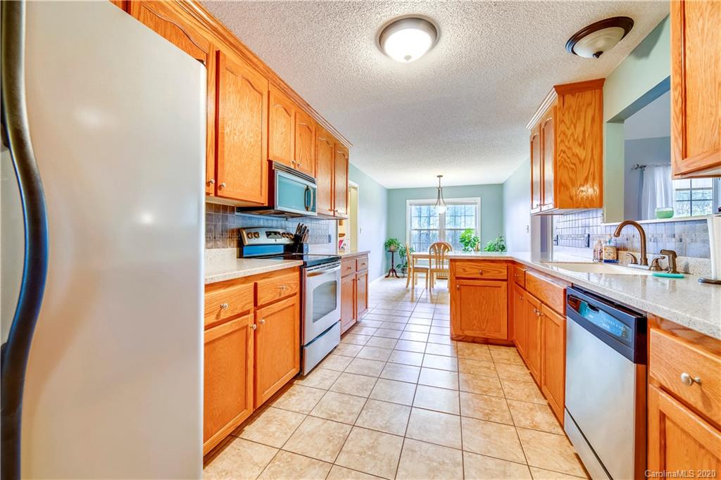 346 Nora Ridge Catawba, SC 29704 - Photo 5 of 29 a large kitchen with stainless steel appliances a sink and cabinets