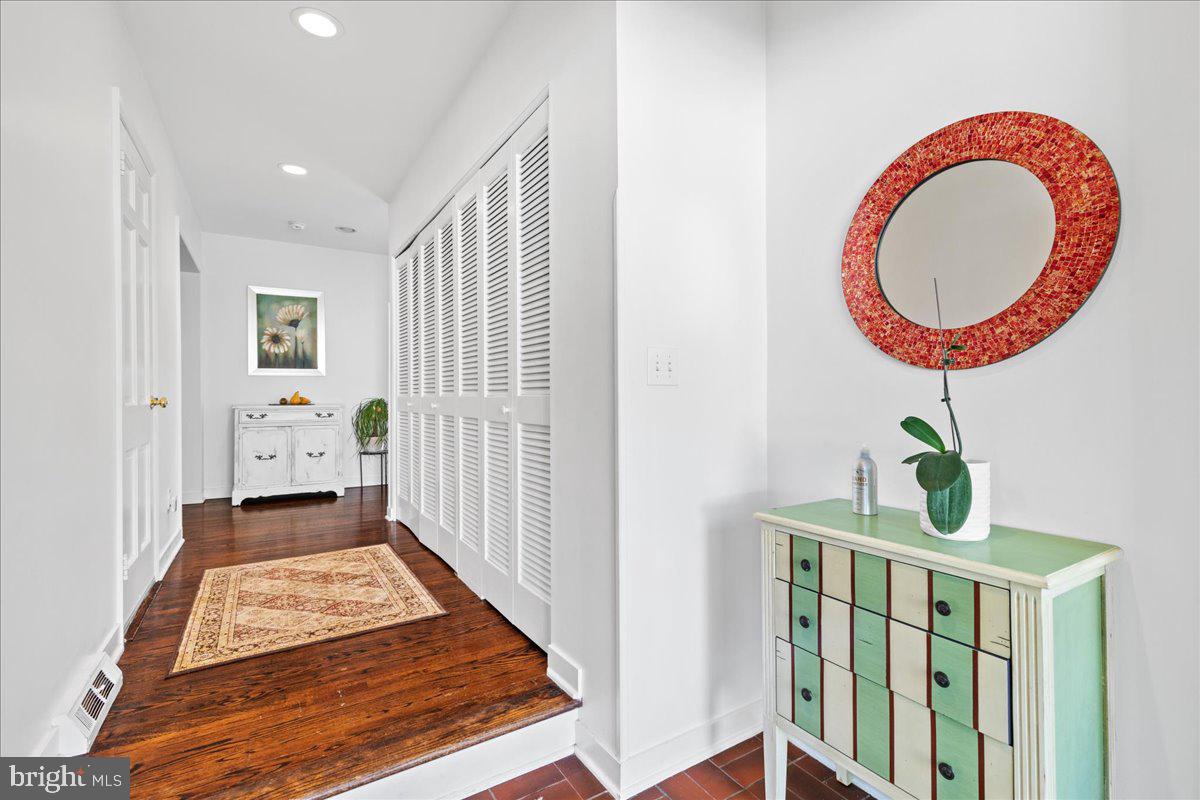 6 Laurel Road Princeton, NJ 08540 - Photo 4 of 28 Foyer