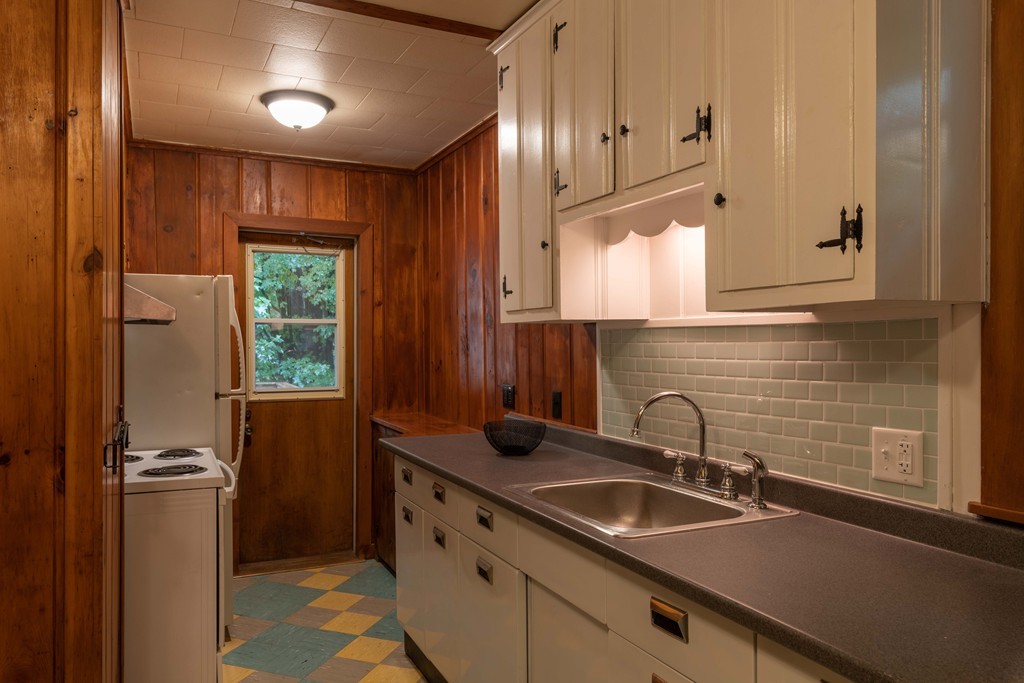 648 Riverside Drive Northampton, MA 01062 - Photo 5 of 18
