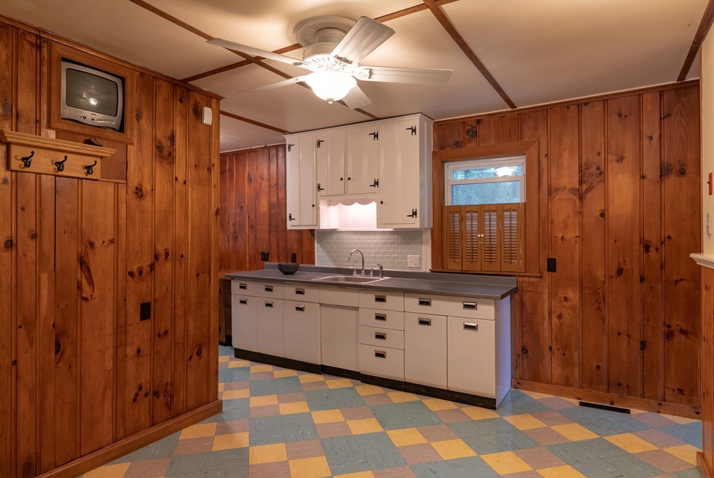 648 Riverside Drive Northampton, MA 01062 - Photo 7 of 18