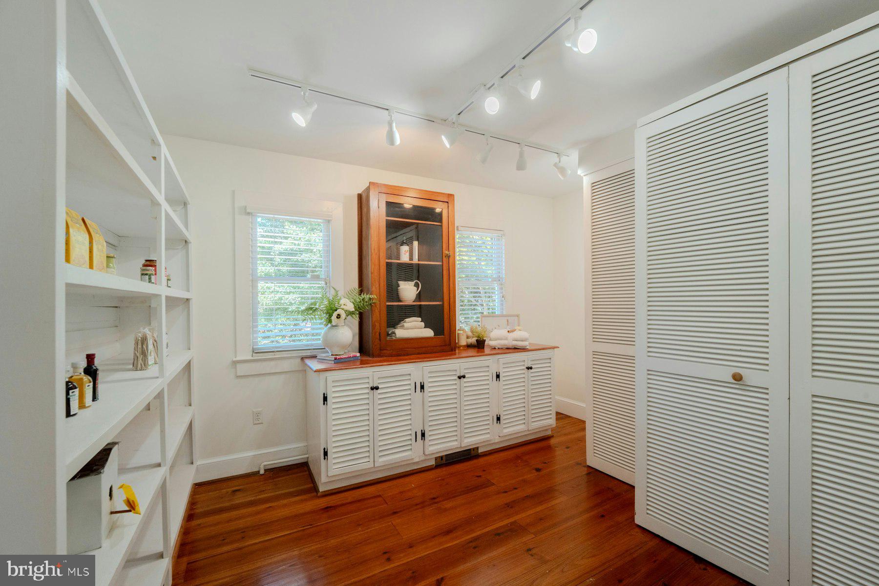 208 Edwards Ferry Road Northeast Leesburg, VA 20176 - Photo 31 of 76