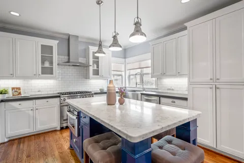 $950,000 | 823 East 27th Street, Houston, TX 77009