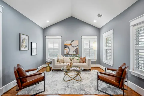 $950,000 | 823 East 27th Street, Houston, TX 77009