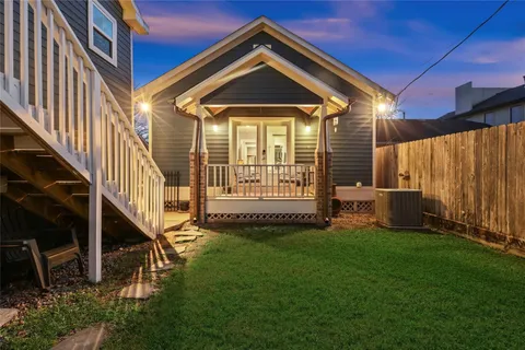 $950,000 | 823 East 27th Street, Houston, TX 77009