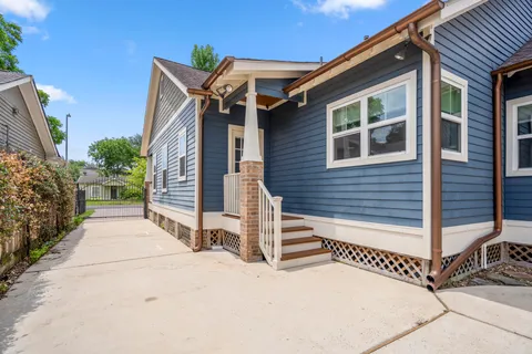 $950,000 | 823 East 27th Street, Houston, TX 77009