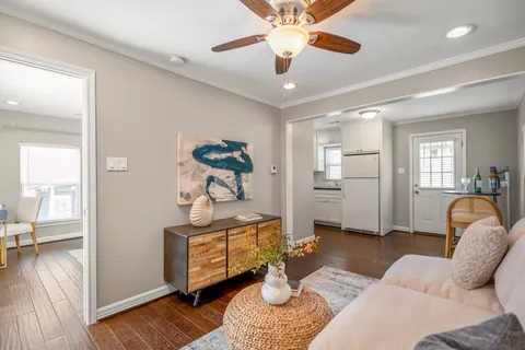 $950,000 | 823 East 27th Street, Houston, TX 77009